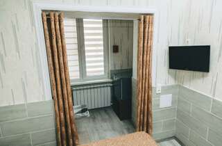 Мини-отель Камин Ижевск Номер делюкс с 1 двуспальной кроватью-9