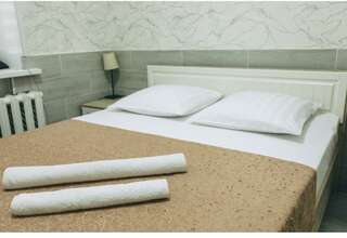 Мини-отель Камин Ижевск Номер делюкс с 1 двуспальной кроватью-17