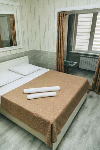 Мини-отель Камин Ижевск Номер делюкс с 1 двуспальной кроватью-3